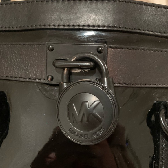 Michael Kors East West Hamilton Frame Black Patent Leather Satchel - Picture 5 of 9